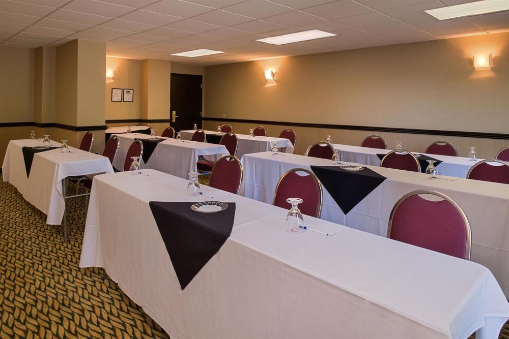 Ramada Plaza Rochester Airport Ngoại thất bức ảnh