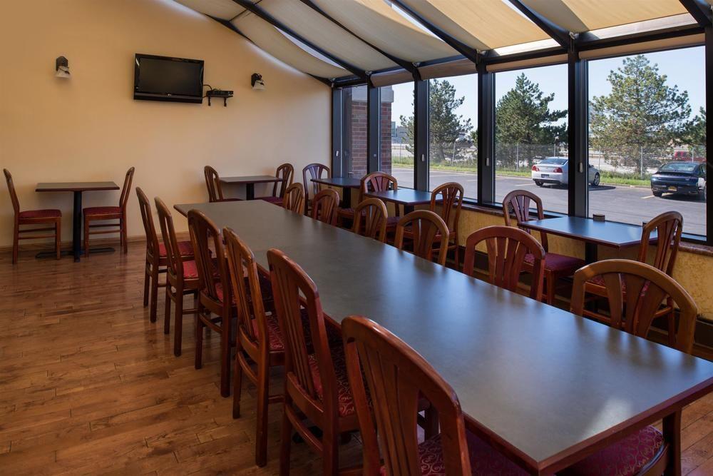 Ramada Plaza Rochester Airport Ngoại thất bức ảnh