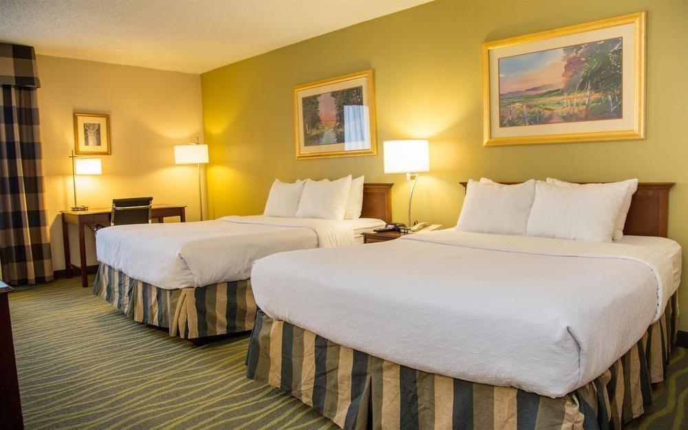 Ramada Plaza Rochester Airport Ngoại thất bức ảnh