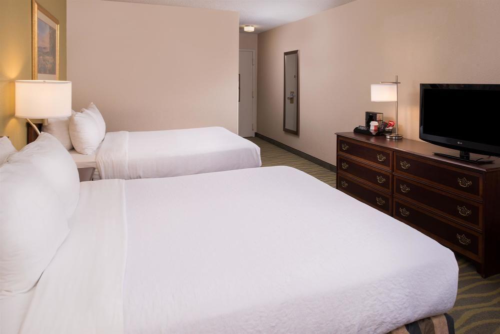 Ramada Plaza Rochester Airport Ngoại thất bức ảnh