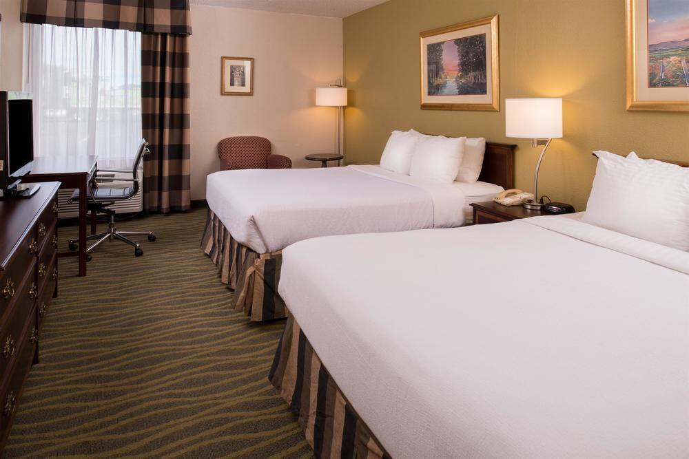 Ramada Plaza Rochester Airport Ngoại thất bức ảnh