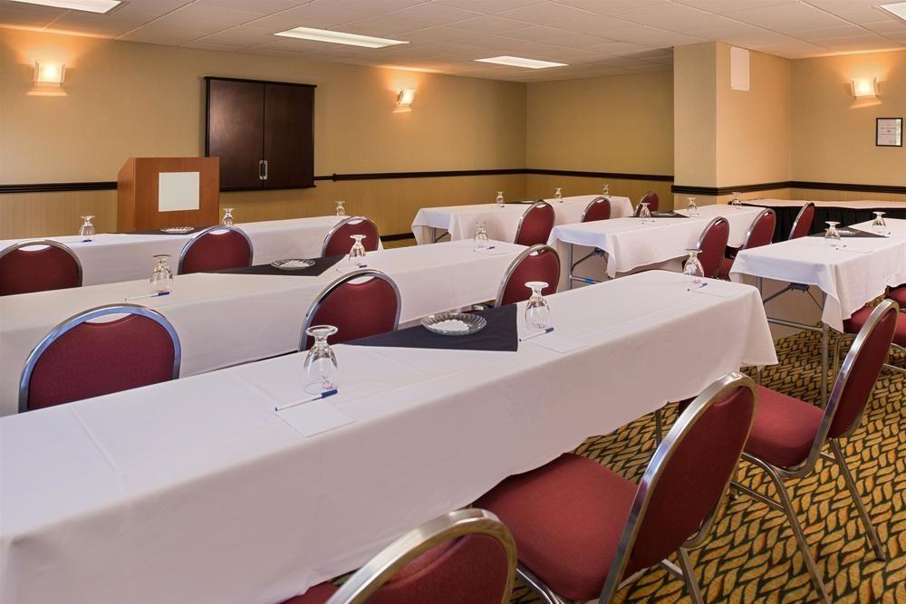 Ramada Plaza Rochester Airport Ngoại thất bức ảnh