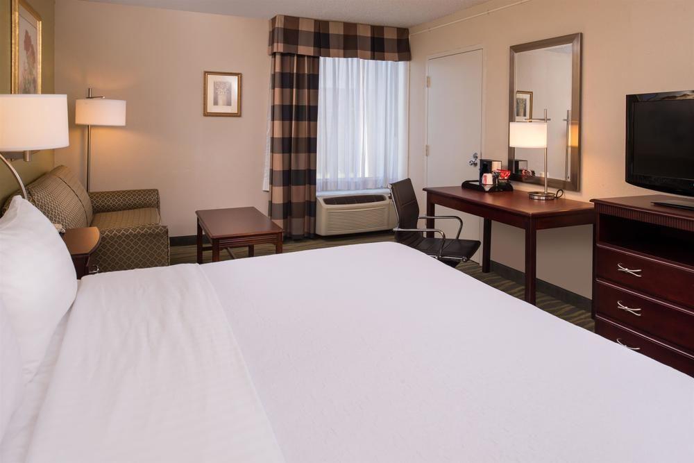 Ramada Plaza Rochester Airport Ngoại thất bức ảnh