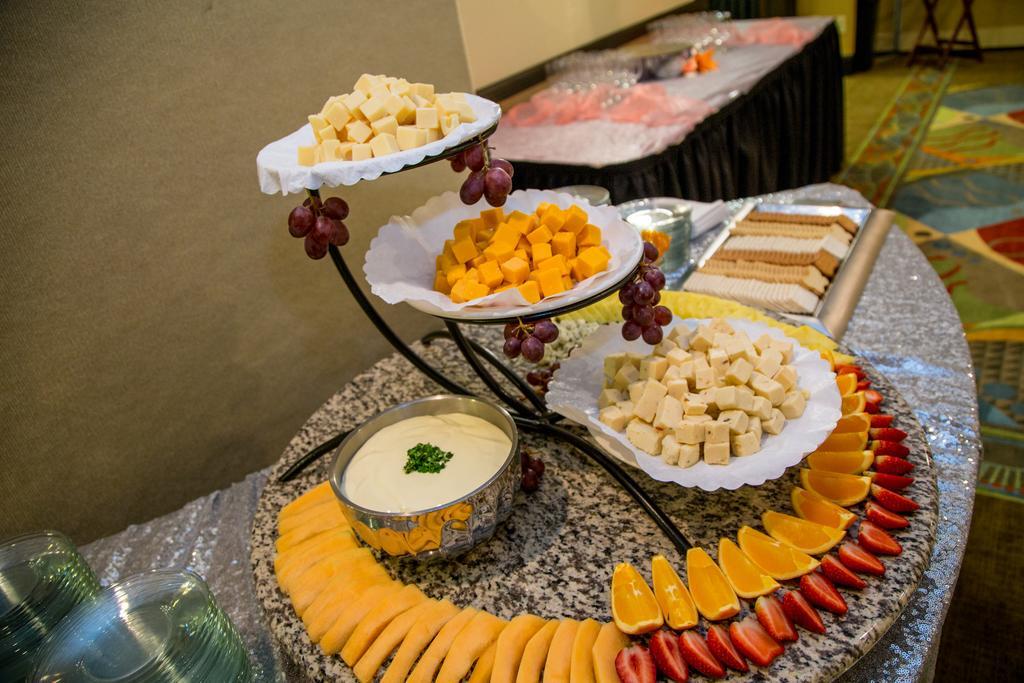 Ramada Plaza Rochester Airport Ngoại thất bức ảnh