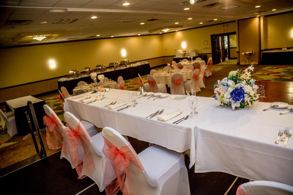 Ramada Plaza Rochester Airport Ngoại thất bức ảnh