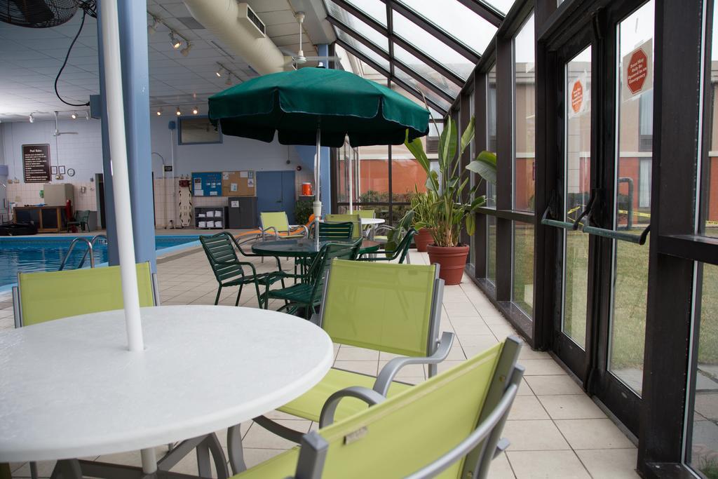 Ramada Plaza Rochester Airport Ngoại thất bức ảnh