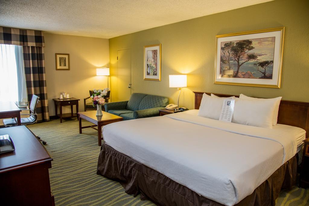 Ramada Plaza Rochester Airport Ngoại thất bức ảnh