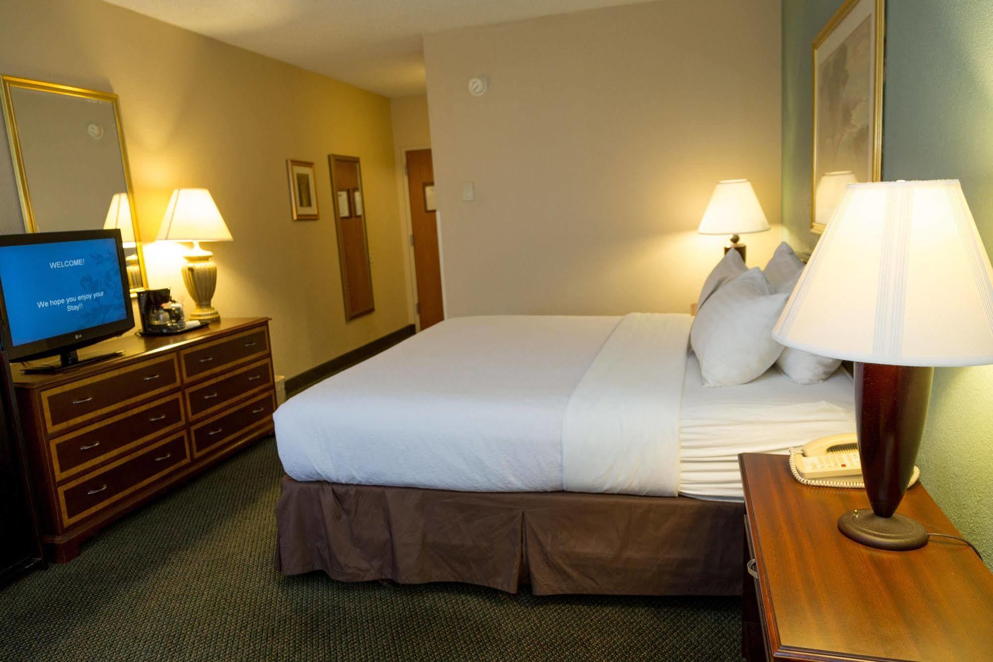 Ramada Plaza Rochester Airport Ngoại thất bức ảnh